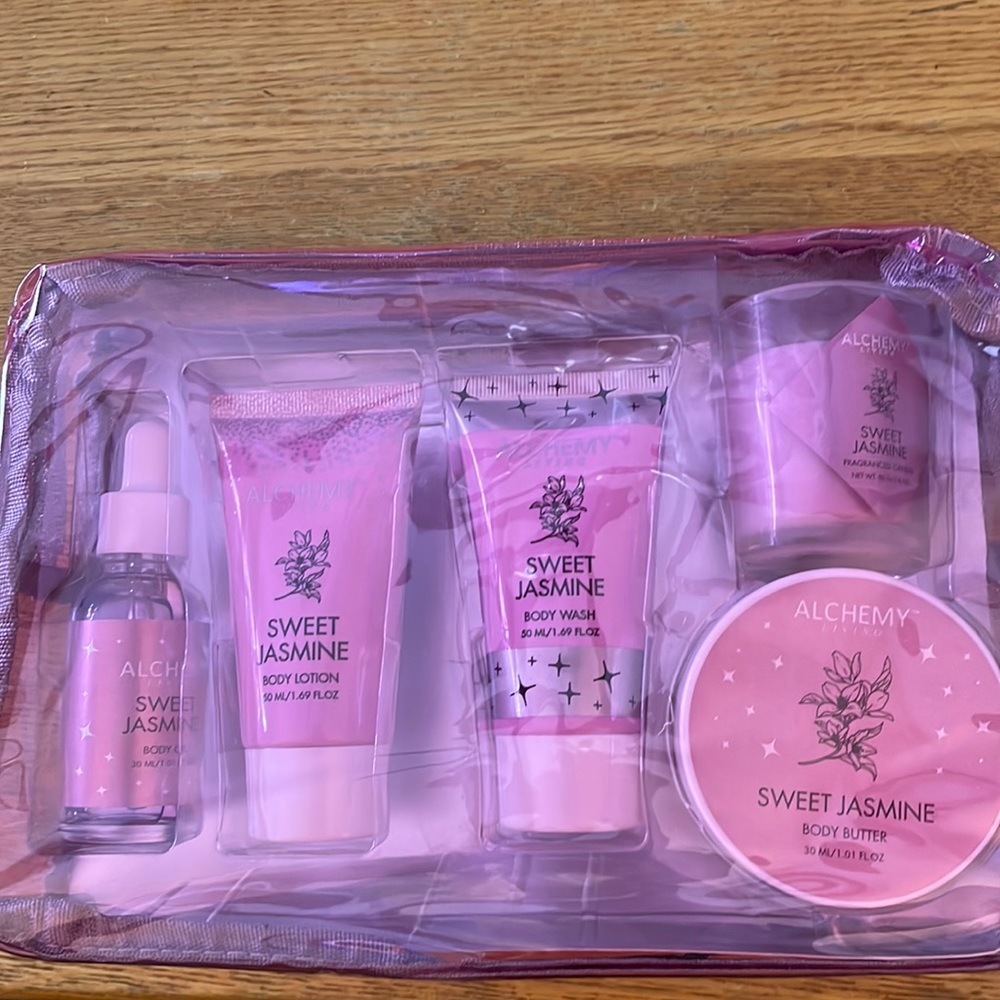 NWT Alchemy Living set